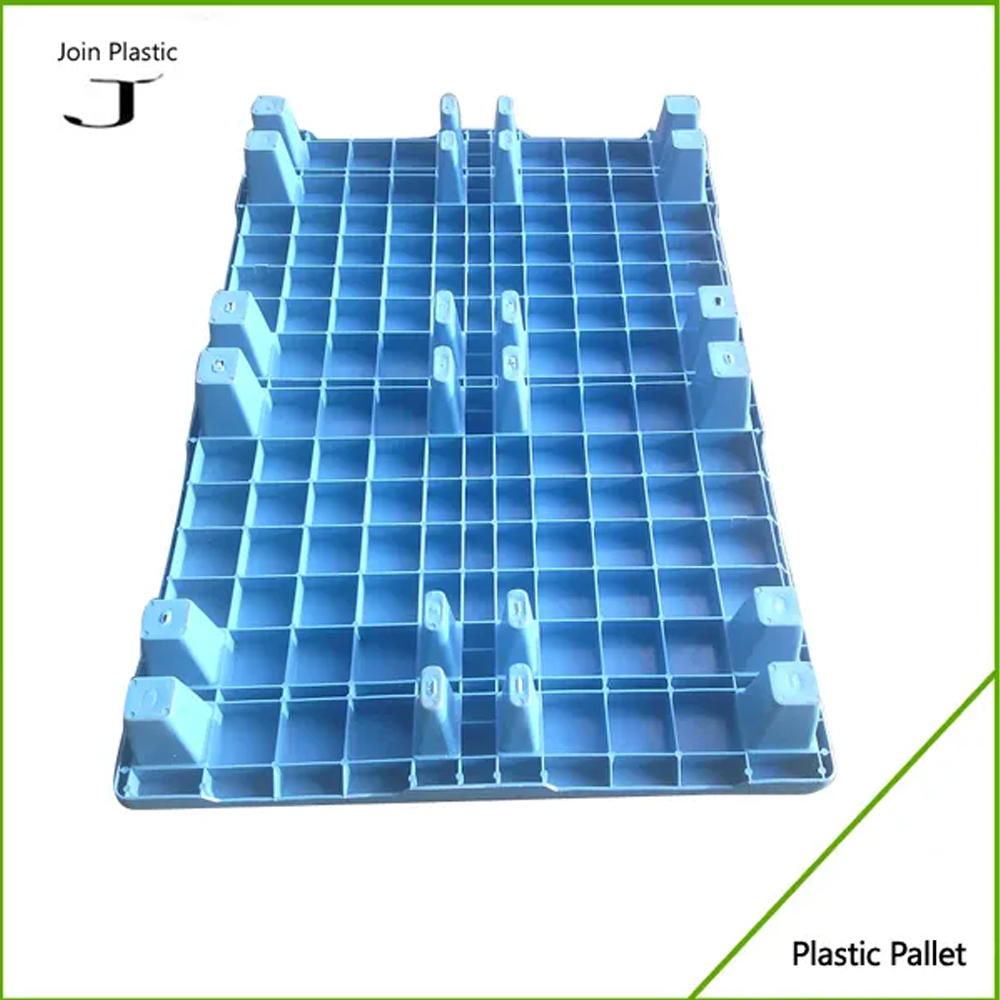 Enkelzijdig ontwerp, grote, stapelbare, omkeerbare kunststof pallet, gerecyclede europallet. Prijs