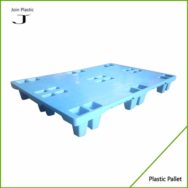 Onderzijde van omkeerbare kunststof pallet