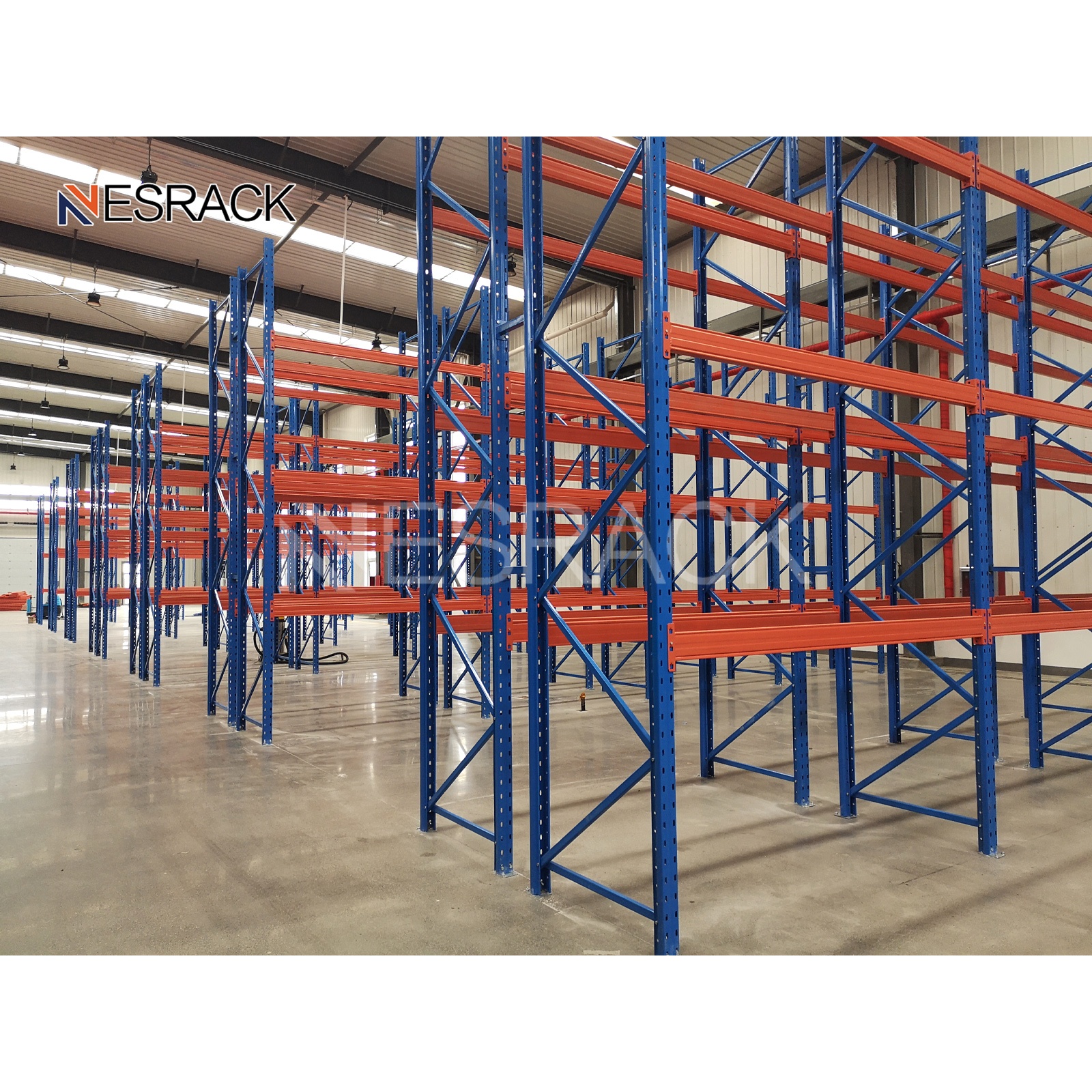 Palletstellingen met meerdere niveaus, zwaar uitgevoerde magazijnstellingen, stapelbare palletstellingen.