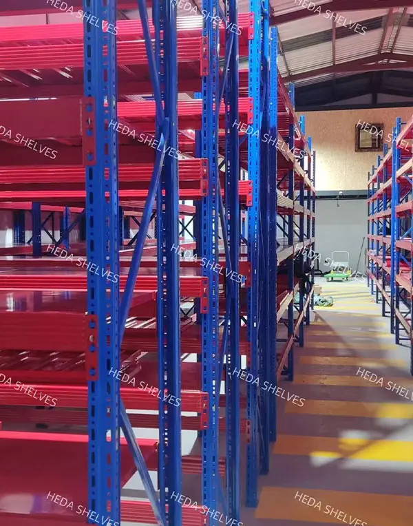 Halfzware legbordstelling installatie voor magazijnopslag