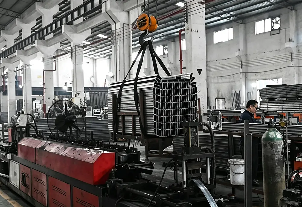 Rolvormmachine voor stellingprofielen