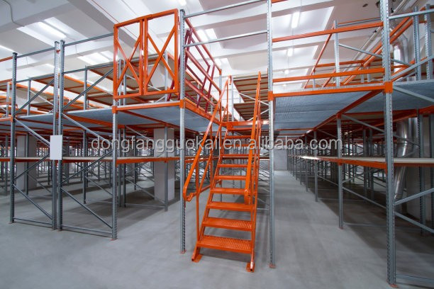 Tussenverdiepingsstellingen, stalen constructie, tussenverdiepingsplatform met grote overspanning en hoog draagvermogen voor magazijnopslagoplossingen.