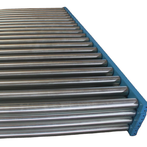 Transportbandmachine met rollen voor zware industriële toepassingen, zwaartekrachtgestuurde palletrollen, transportband voor magazijnen.