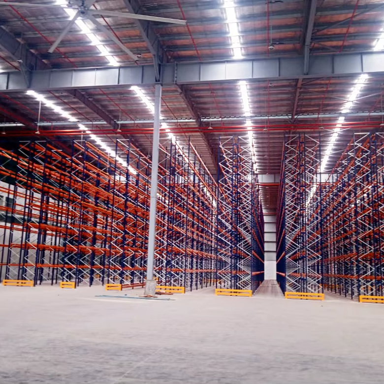Robuust, gepoedercoat stalen palletstellingsysteem op wielen met selectieve opslag. Hoog draagvermogen. Modulair, schaalbaar en stapelbaar.