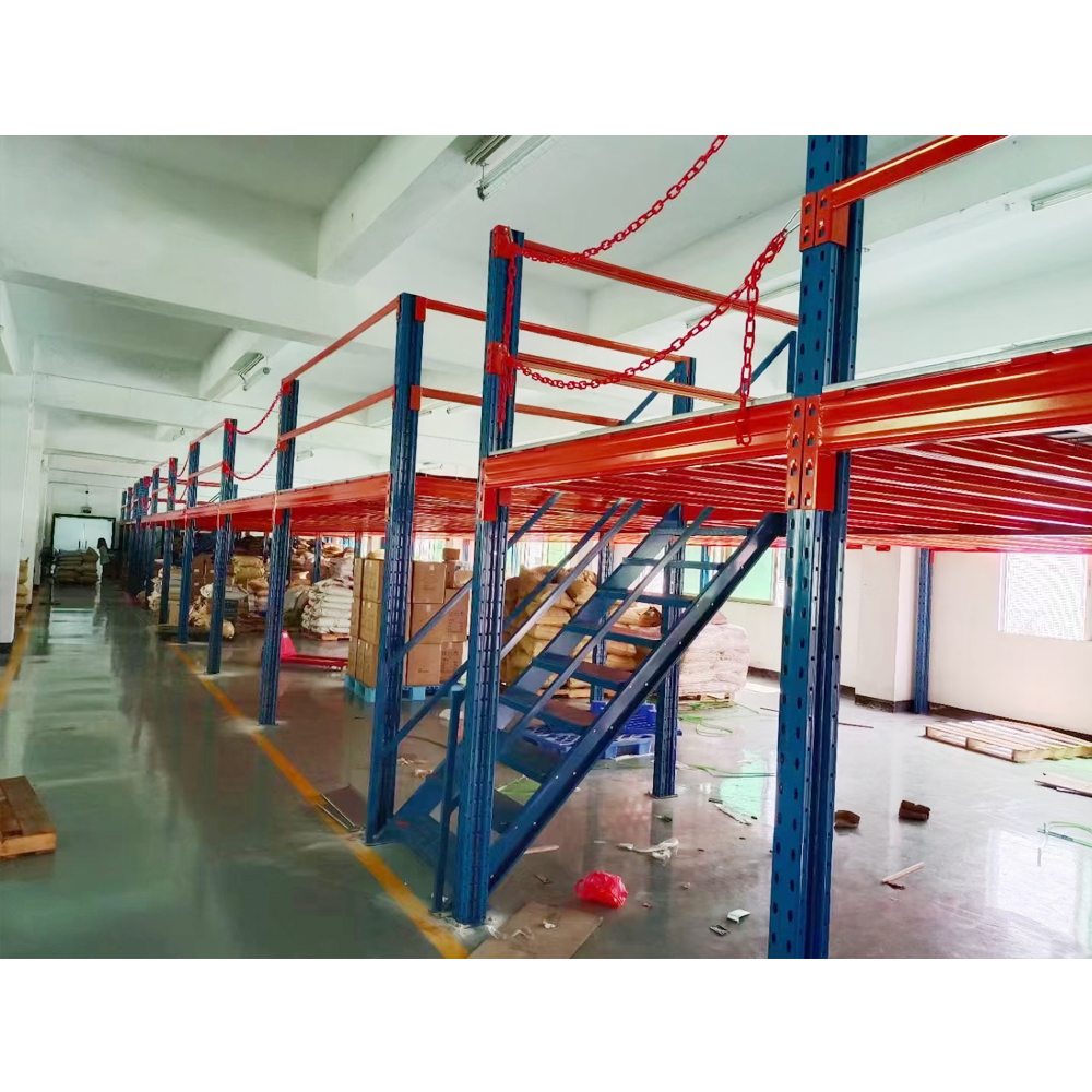 Industriële kantoormezzanine, magazijn met verlichting, dubbele kantoormezzanine, vloerstellingen