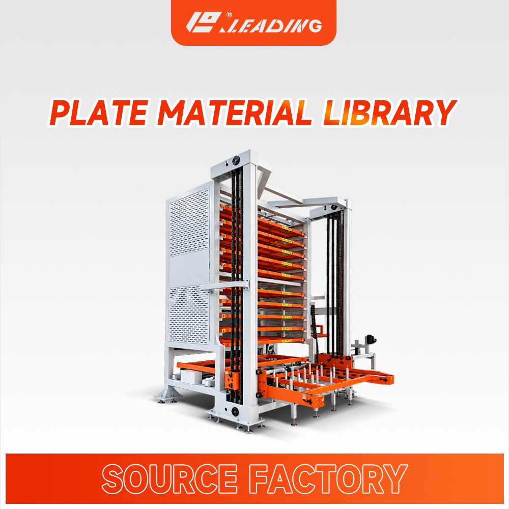 Automatisch opslagsysteem voor plaatmetaal in een metaalwerkplaats. Verticaal magazijn voor stalen platen met PLC-touchscreen. Intelligent opslagsysteem.