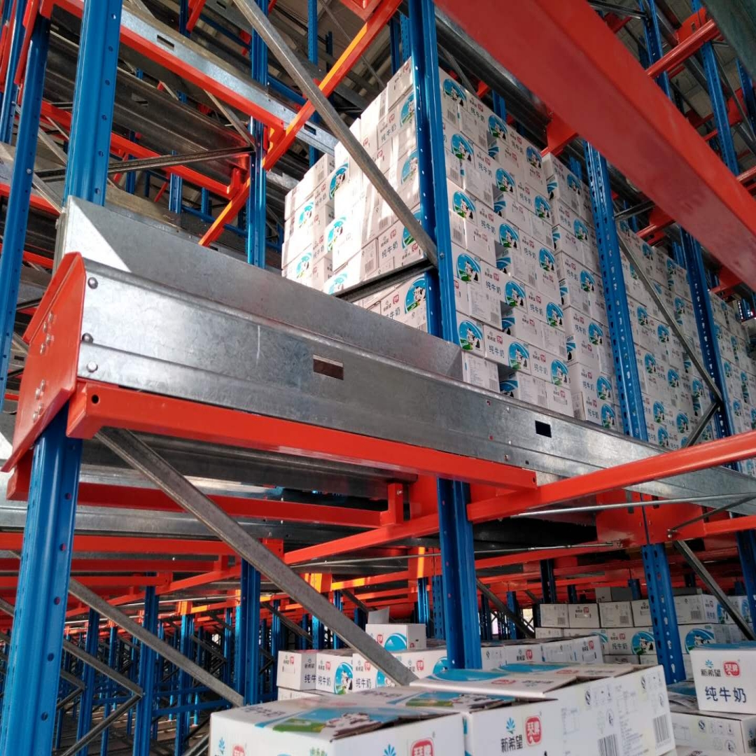 Automatisch magazijnsysteem met radiogestuurde shuttle-palletstellingen voor hoge opslagdichtheid, industrieel opslagsysteem met meerdere niveaus.