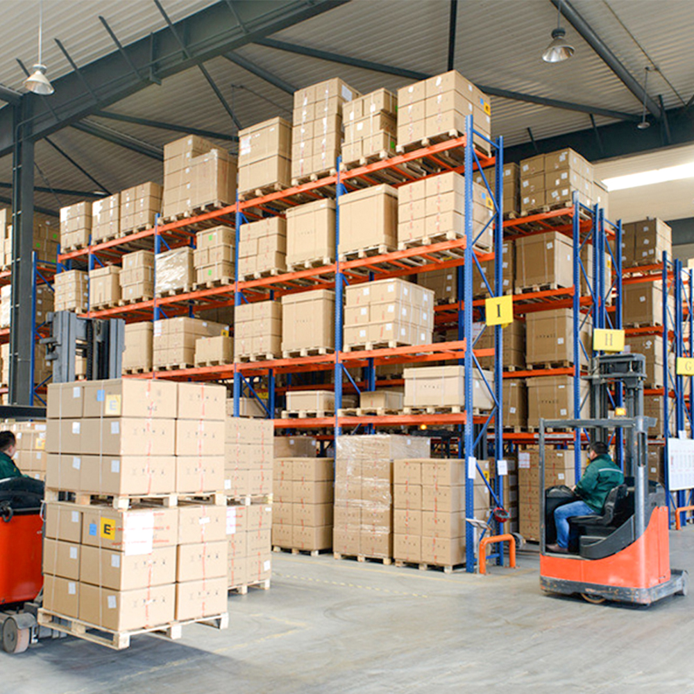 Verstelbaar, boutloos, industrieel palletstellingensysteem voor zwaar gebruik, stalen en metalen opslagrekken voor magazijnen.