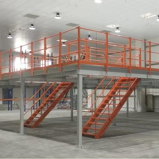 Peterack CE-gecertificeerde platformvloer, tussenverdieping met trap, stalen industriële magazijnvloer, platformpalletstelling