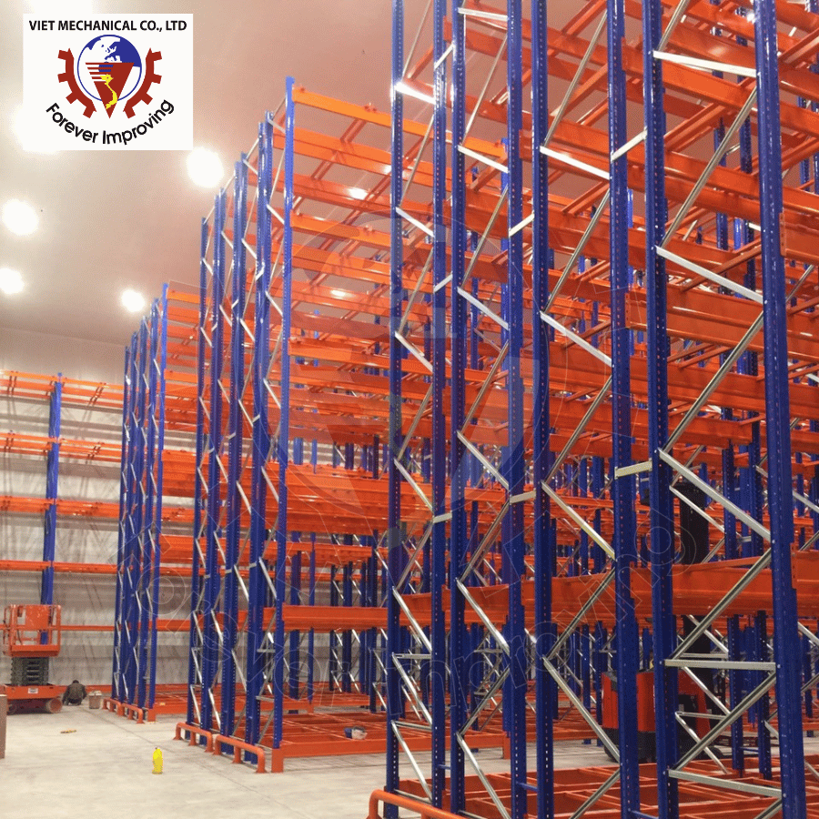 Robuust dubbeldiep palletstellingensysteem dat een grotere palletdiepte en een betere benutting van de magazijnruimte biedt.