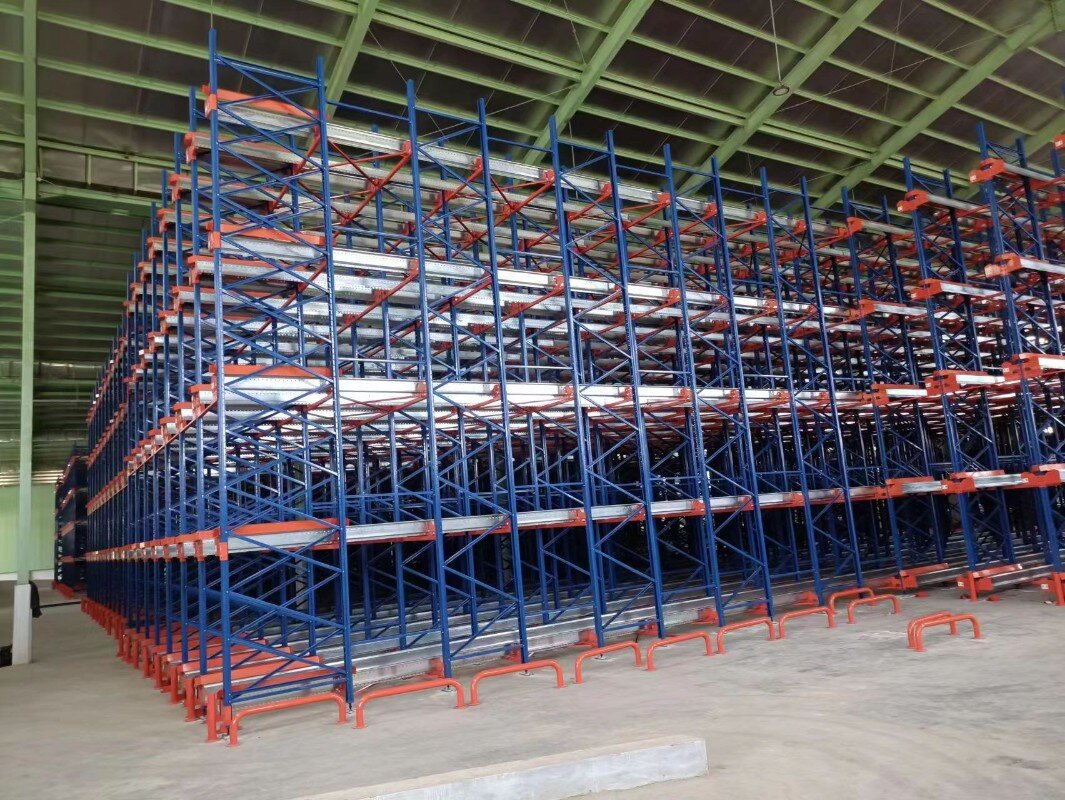 FIFO-systeem, shuttle-rack, radioshuttle, fabrikant van magazijnopslagrekken, verplaatsbare shuttle-palletstellingen.