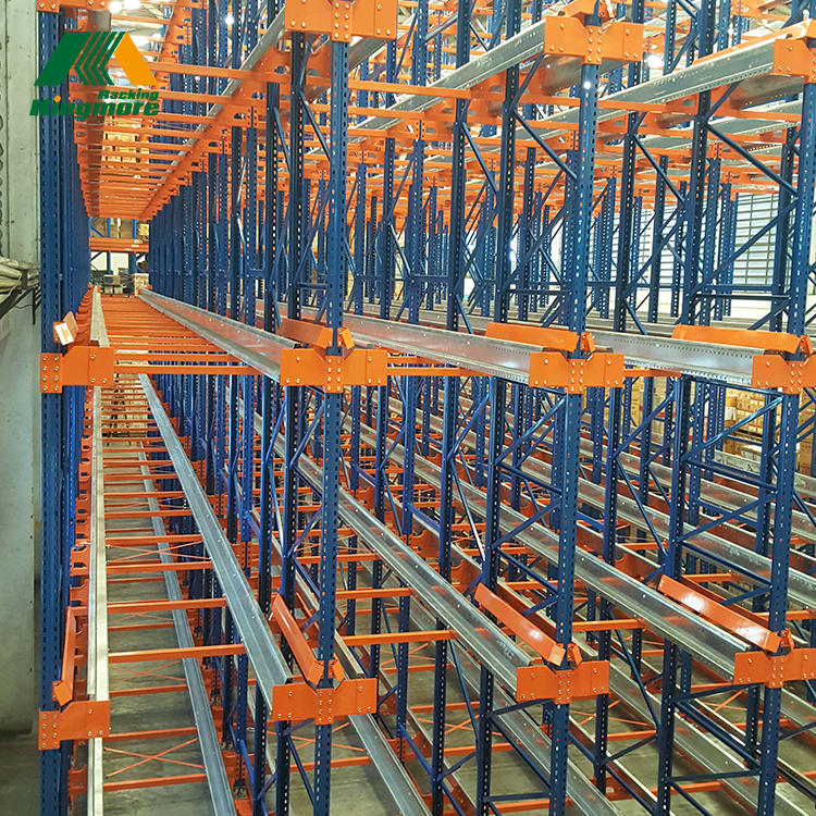 Magazijn shuttle kar inspectie