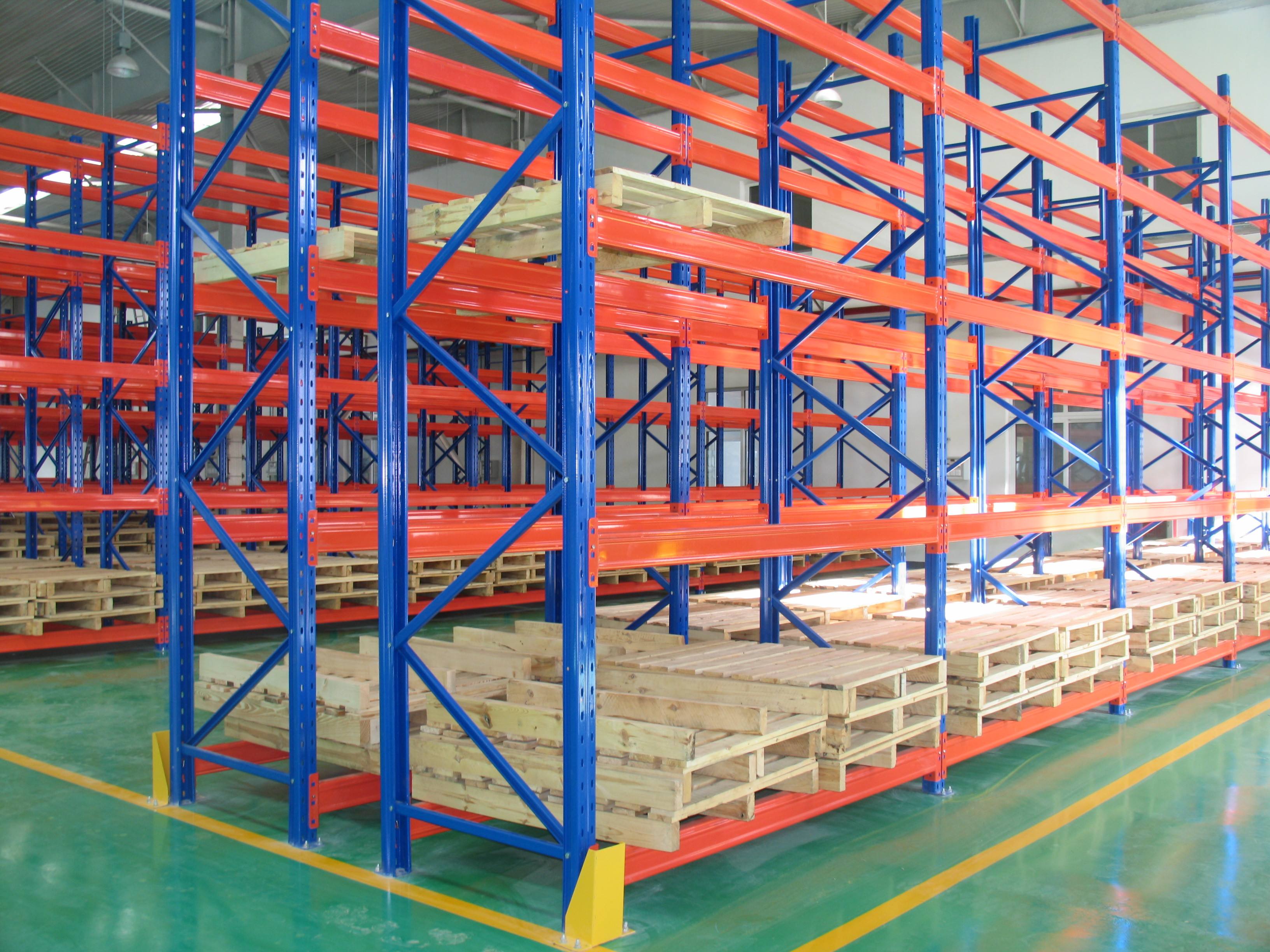 Mracking Heavy Duty metalen palletstellingen met een draagvermogen van 1000 kg, 2000 kg of 3000 kg per laag, industriële palletstellingen.