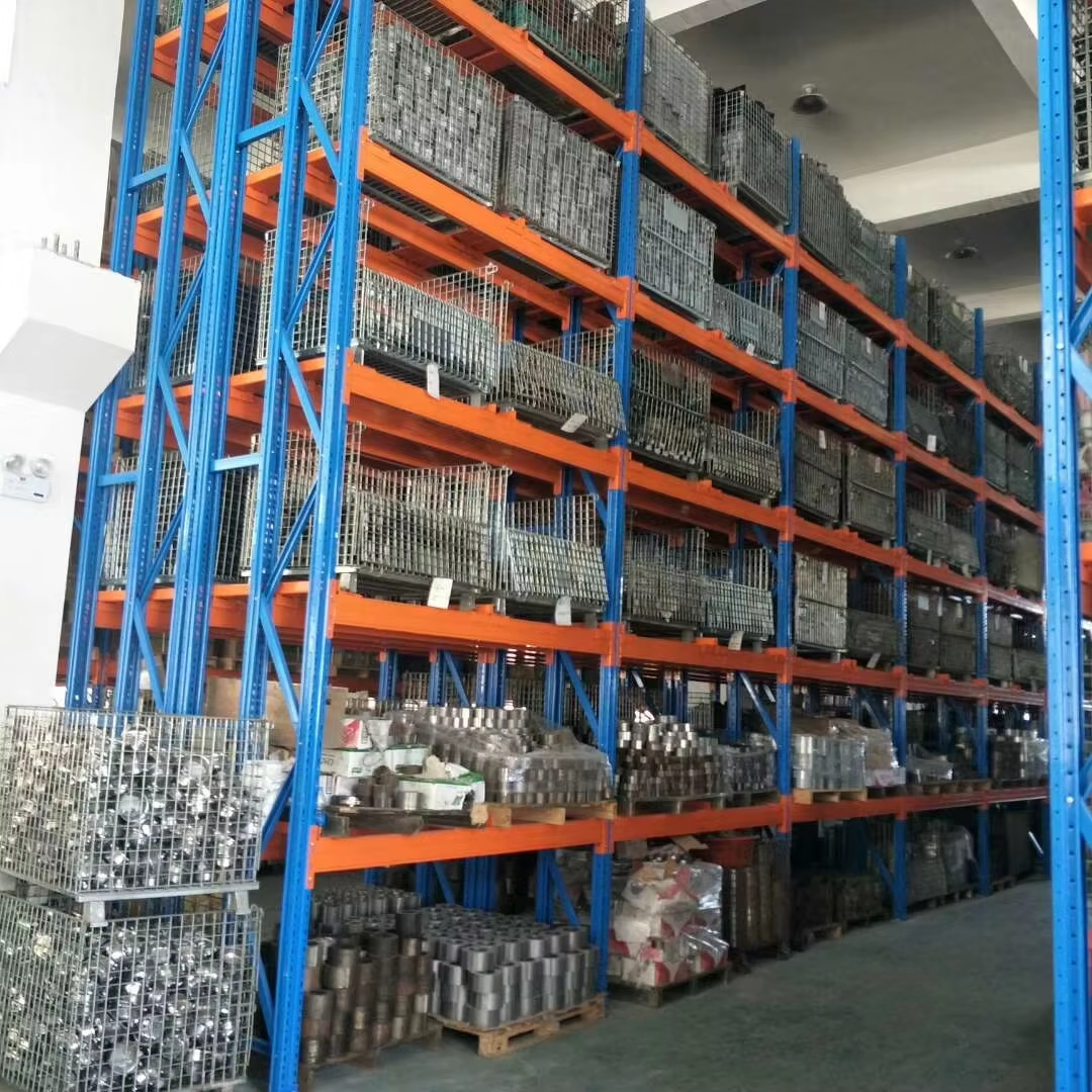 Groothandel in zware stalen balken voor magazijnopslag. Premium stapelbare palletstellingen en schappen, 2500 kg/laag. Plug-in installatie.