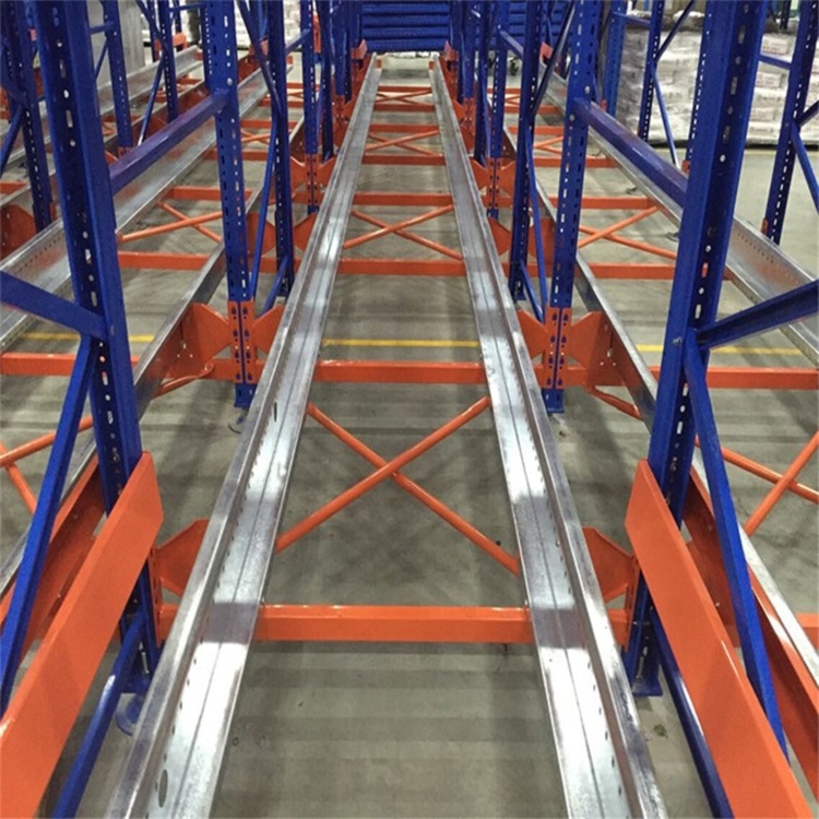 Geautomatiseerde radiogestuurde shuttlewagen, industriële shuttlewagen, radiografisch bestuurbare palletshuttle voor magazijnstellingen